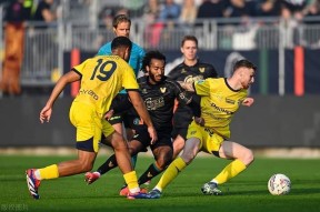 开云体育网站-意甲关键时刻再迎强敌，皇家社会止住颓势，主帅态度：球迷炸锅，控场能力受关注